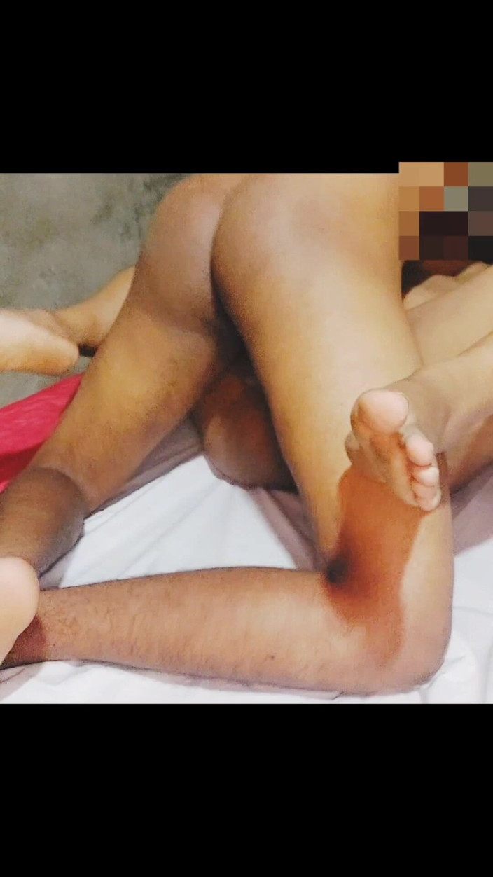 TSqueen: देसी लड़की पति की मालिश करती है और वह विरोध नहीं कर सकती