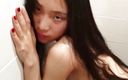 SpicyGum: June Liu - dvojité kouření a šukání zezadu v koupelně