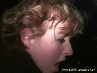 Dutch Fantasies: Milf dai grossi seni succhia un grosso cazzo e viene...