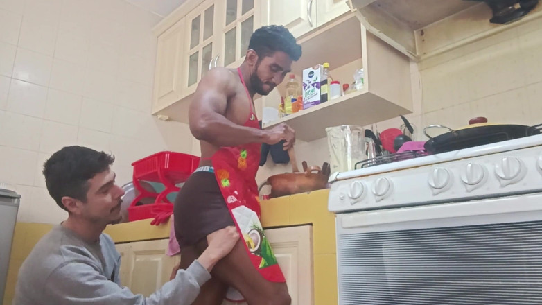 Tabasco Jake: 부엌에서 먹는 보디 - 자신의 정액을 먹어야해