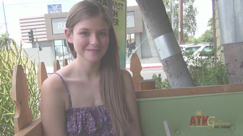 ATKIngdom Fans: Kencan virtual sama Lara Brookes bagian 1
