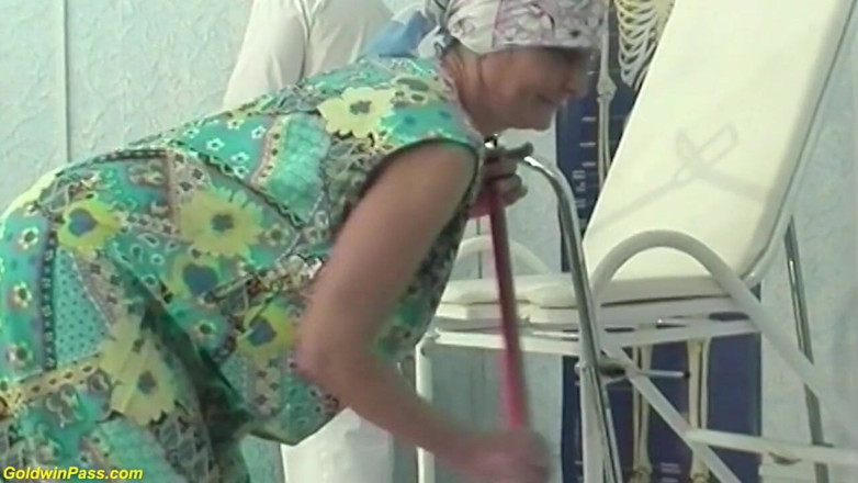 Goldwin pass: Harige 92-jarige oma ruw gevuistneukt en geneukt door haar dokter