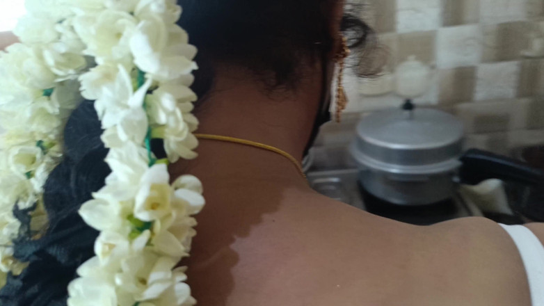 Inba: Ama de casa y mucama en trío en cocina 1
