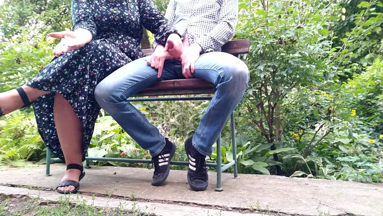 OurFetishLife: Honění venku v parku
