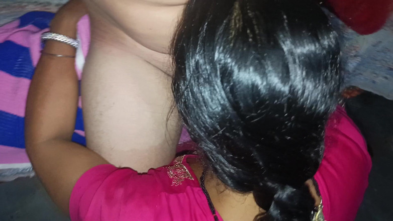 Kavita69: Linda india con jugosos labios lamiendo y chupando gran polla...