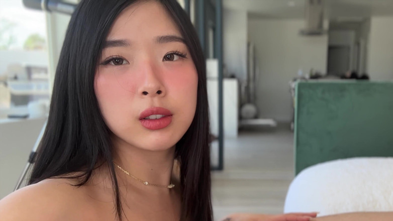 Elle Lee: Asiatische babysitterin im minirock wird gefickt