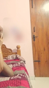 Vú to mọng nước Bhabhi Sreejaa cưỡi cứng & đụ kiểu chó thô bạo trong áo ngực