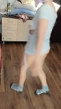 Bruna Sexy Che Fa Le Faccende Nude in Giro per La Casa.