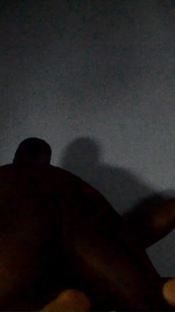 Eu me masturbo na bunda grande desta gordinha depois do boquete