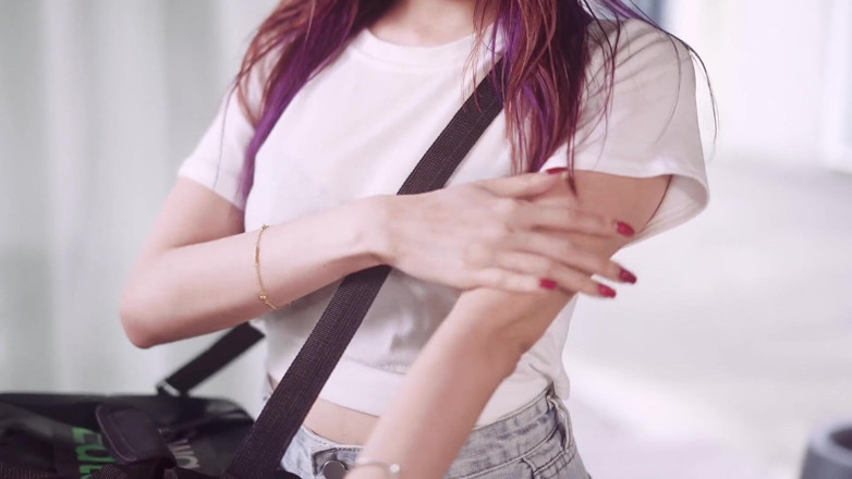 Asian Milfs n Teens: La ragazza cinese perfetta è pronta a prendere un cazzo e...