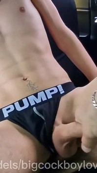 Twinkmilk zerwał dziewictwo z nieznajomym w samochodzie