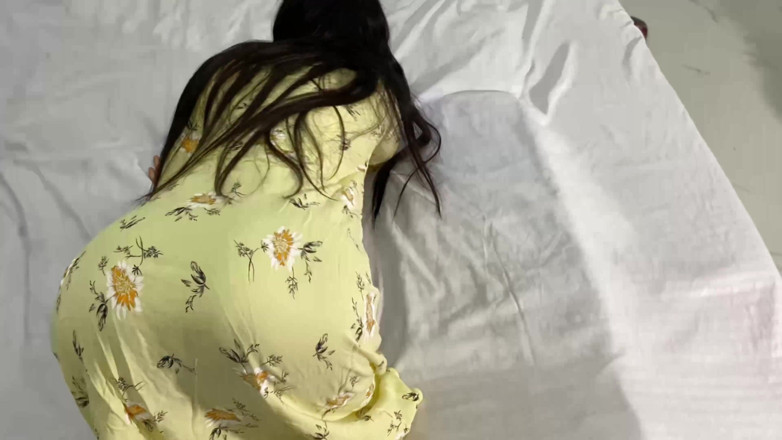 Desifilmy45: Apabila anggota susu meminta wang, Puan berbogel dan memberikannya pantatnya...