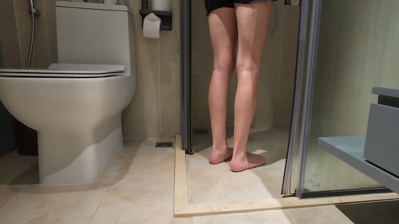 ScottishSweetie: Oferindu-mi picioarele murdare mirositoare o spălare amănunțită cu săpun, gata...