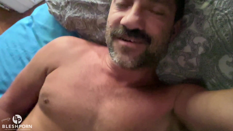 bleshporn: Tim Blesh branle sa bite