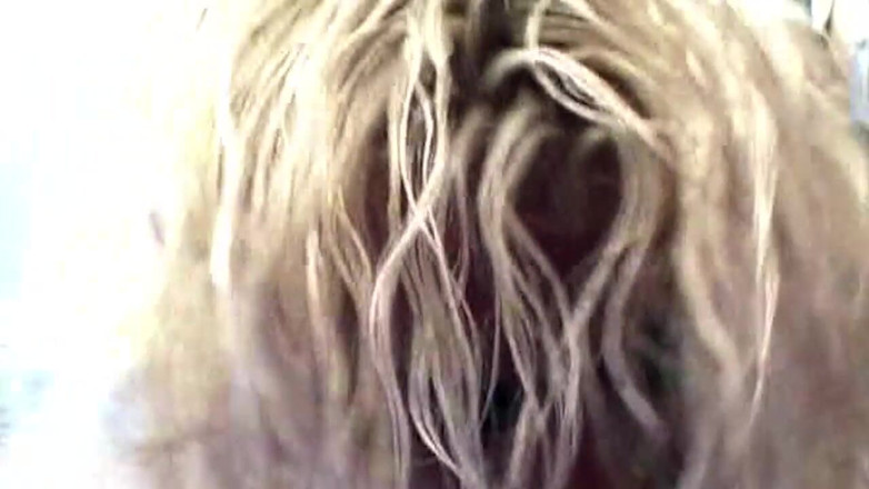 The hobby fuckers: Une bombasse blonde se fait doigter profondément et baiser en...