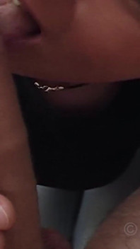 Katja fà un bel pompino e ingoia sperma sul suo casting