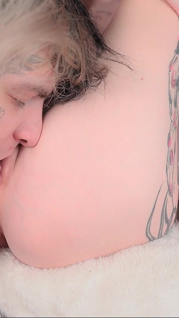 pinkloving: She Sits on My Face and Grinds Hard Then I...