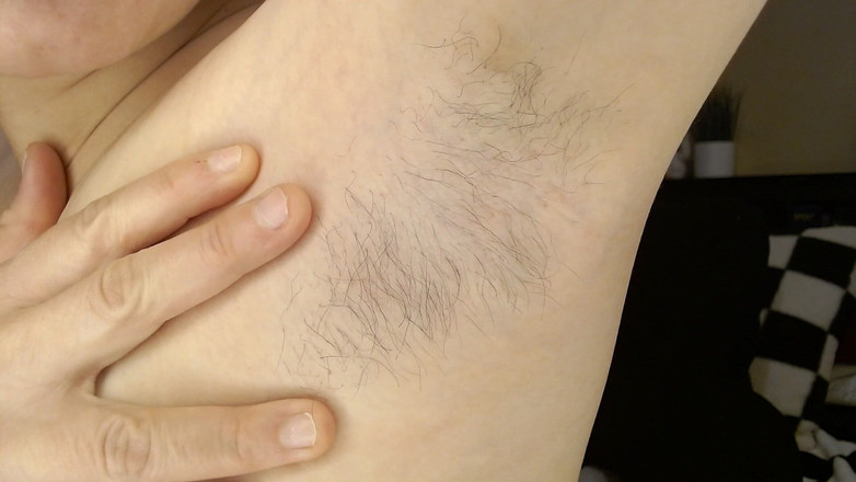 Abby Anna: 柔软的长腋毛抚摸