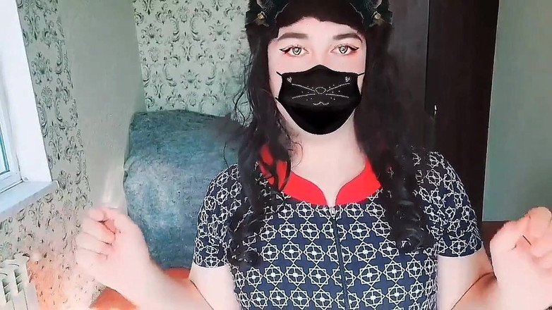 Kitty_Cross: Süße ruht füße in sanftem, fließendem wasser