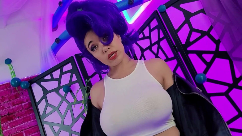 Little Puck: Slug-o-bots! Futurama Leela Cosplay | Vid 1