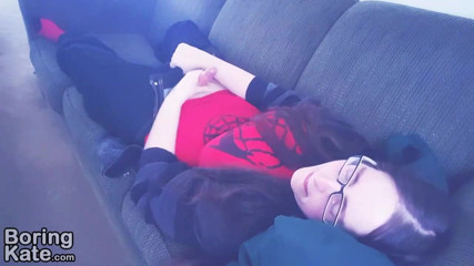 Boring Kate: Một quả trứng Tenga và chiếc ghế dài lớn comfy