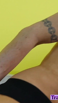 Trans matura sa di parlare sporco e sborrare un ton