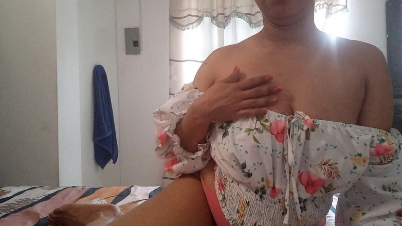 PATY PATY: Bruneta si dává trochu potěšení, skutečná amatérka