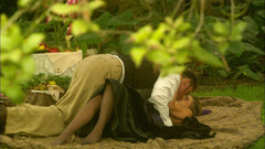 Miami Reality: 娇小的金发少女让她的追求者操她的小阴户