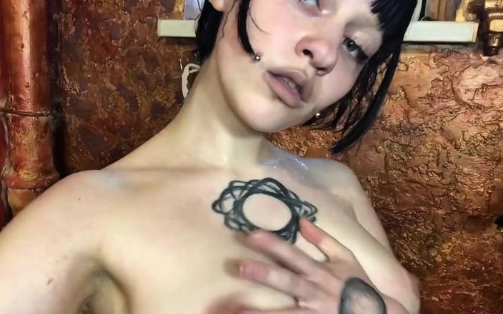 SynergyVibe: ¡Una chica con grandes tetas engaña y se folla en...