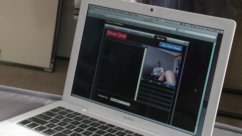 Hot Girlz: Stygga par knullar live för sin hyra