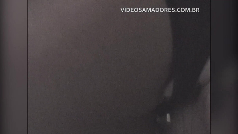 Amateurs videos: Garoto grava vídeo de morena gostosa tirando todas as roupas