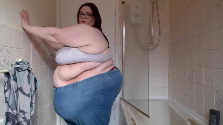 SSBBWLadyBrads: Showing off this massive figure