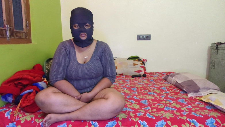 Hotty Mona: Real Amateur Indian Couple Seductive Bedroom Fucking