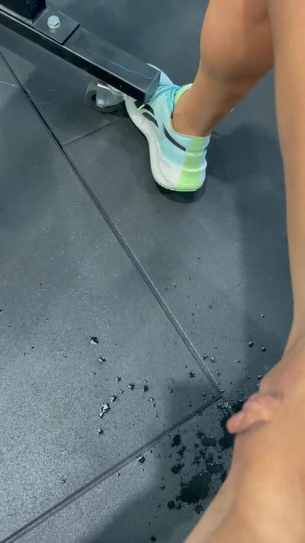 Monika Fox: Sport monika Fox masturbiert und squirtet während der fitness