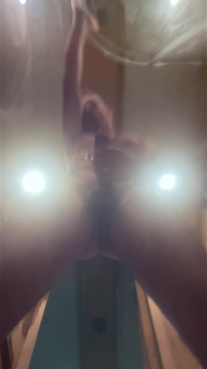 NakedFoxx: Відео від першої особи, прямий чувак, свіжий з душових веж над тобою, жорстко кінчає тобі на обличчя