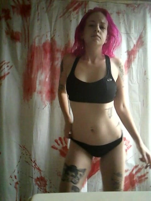 Lady Lazarus: Striptease pré-chuveiro 2