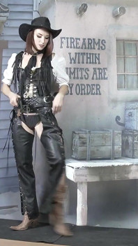 Victoria Daniels - 404 - Photoshoot Backstage
