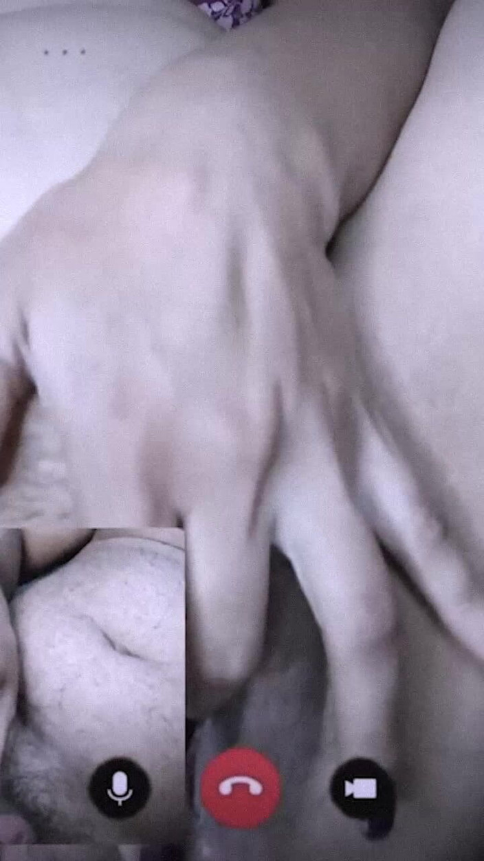 YoursAnanya: Apel video cu soția indiană în apel sexual cu soțul