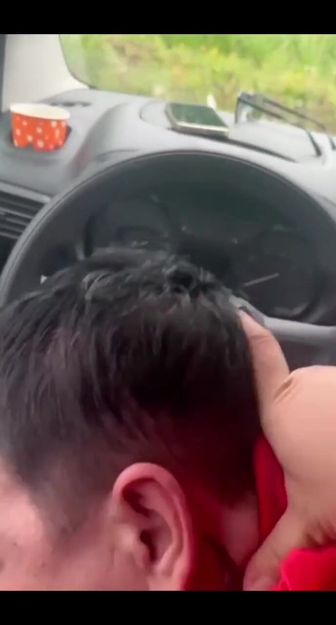 KarmenMilf: Nyepong kontol sampai dicrot ekstrem di dalam mobil