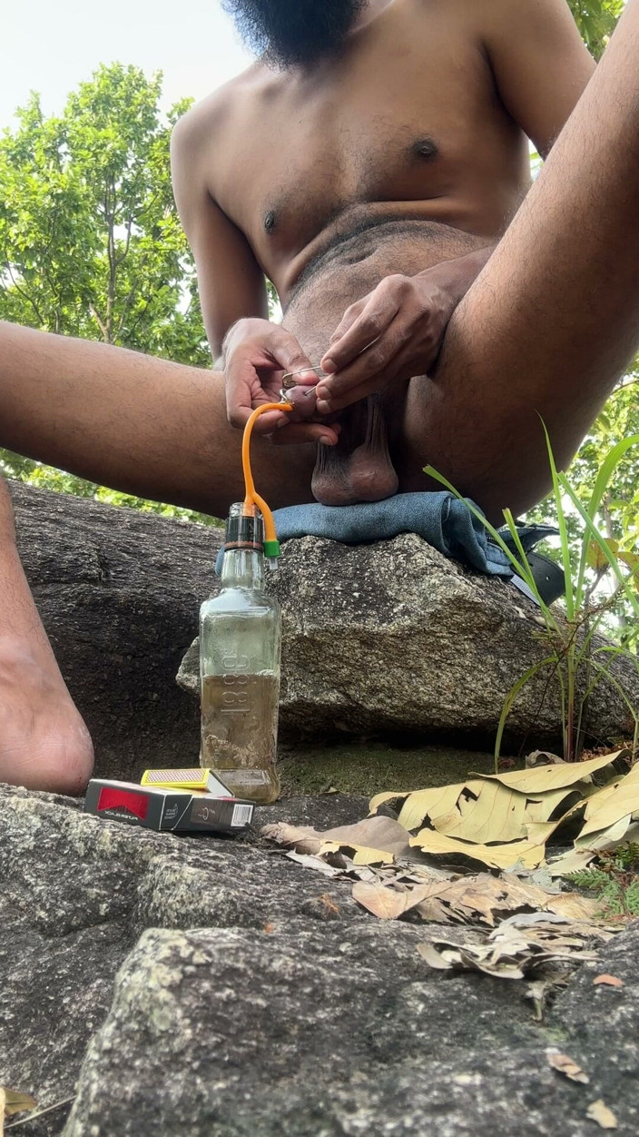 ISHNAV: J’ai essayé de percer ma bite dans la nature, mais...
