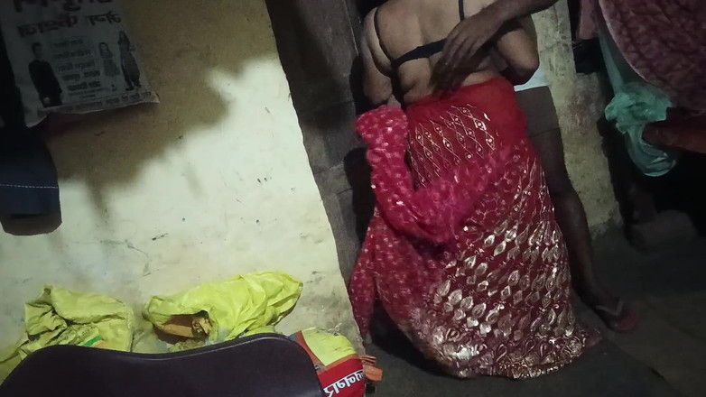 Desi_bhabhi121: Uprawiał seks poślubny z nową szwagierką