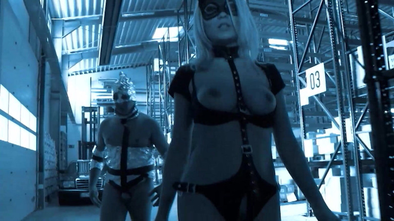 German BDSM MMV: Scena Di Dominazione Tedesca- Bionda in Attrezzatura Fetish