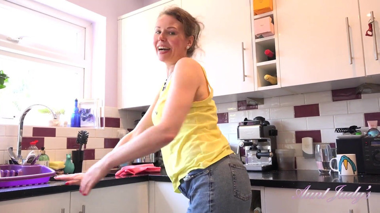 Aunt Judy's: AuntJudys - 46 años natural fullbush milf Alexia (instrucciones de paja)
