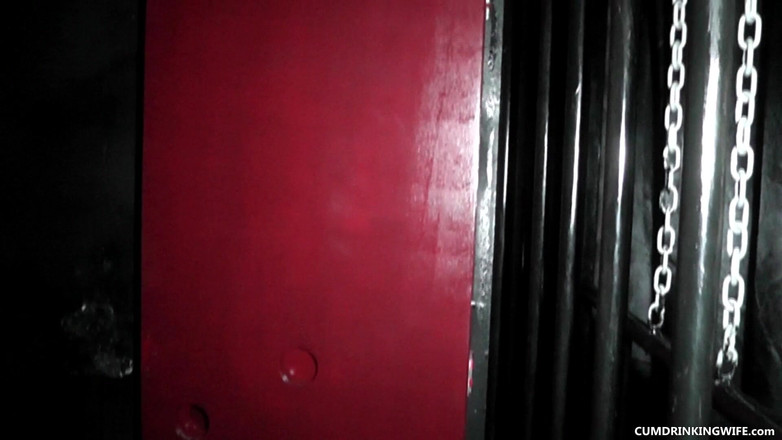 Cumdrinking Wife: Dospělý divadelní gangbang s 15 muži, část 2