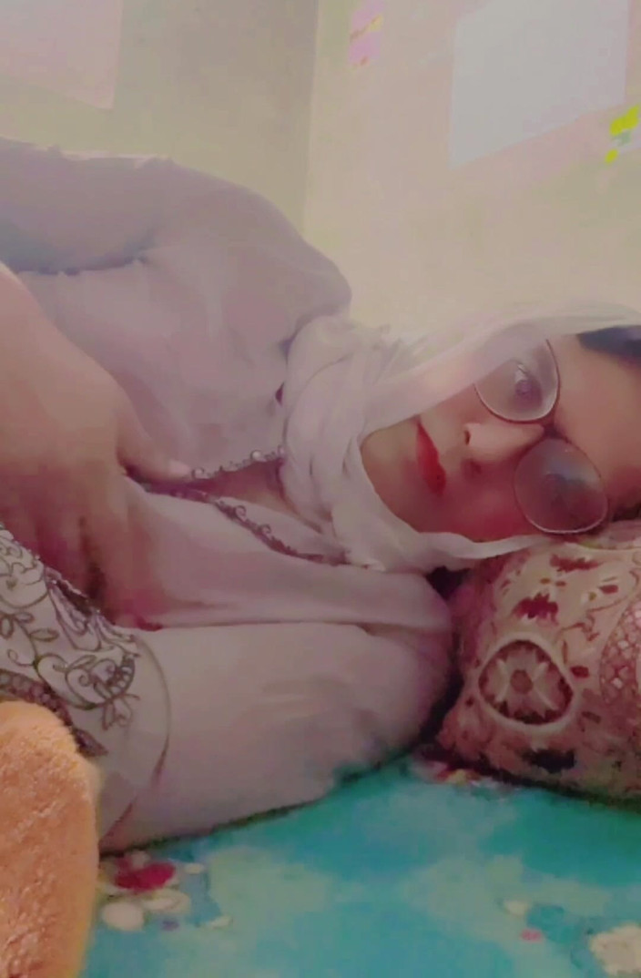 Apple00001: Do You Think Transgenders Aren’t Apealing?