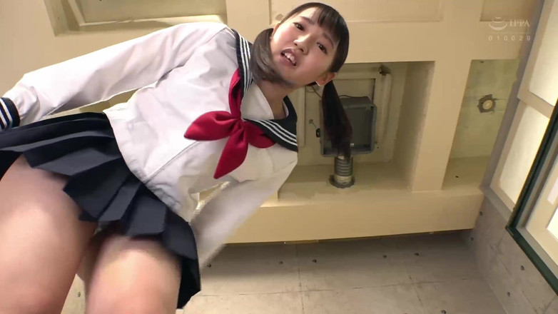 Raptor Inc: Vyprovokuji tě k masturbaci - sledujte její mokré kalhotky