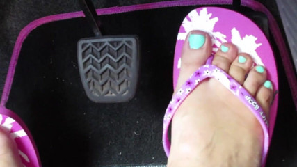 Lady Mesmeratrix Official: Driving in flip-flops