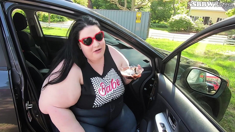 Xutjja: Eating Ice Cream in the Car