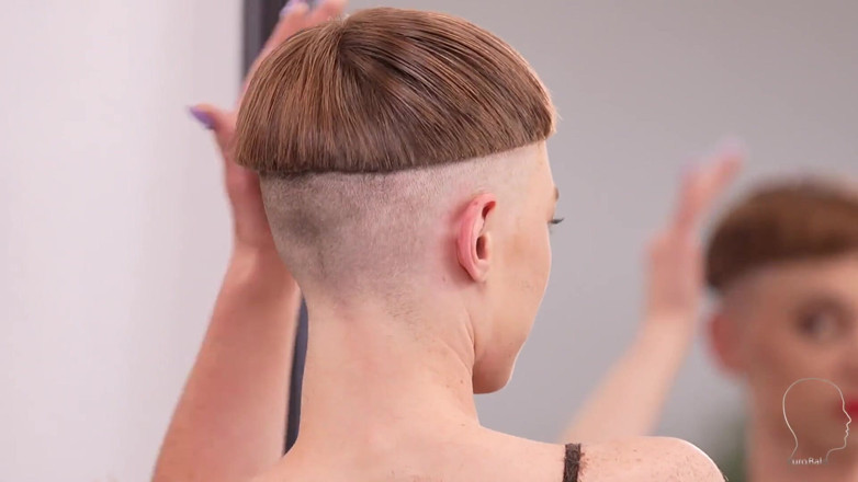 Euro Bald: 모니크 주
