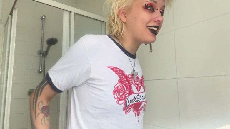 Glitterqueen1999: Custom) raschiare la lingua per il ragazzo che mi piace